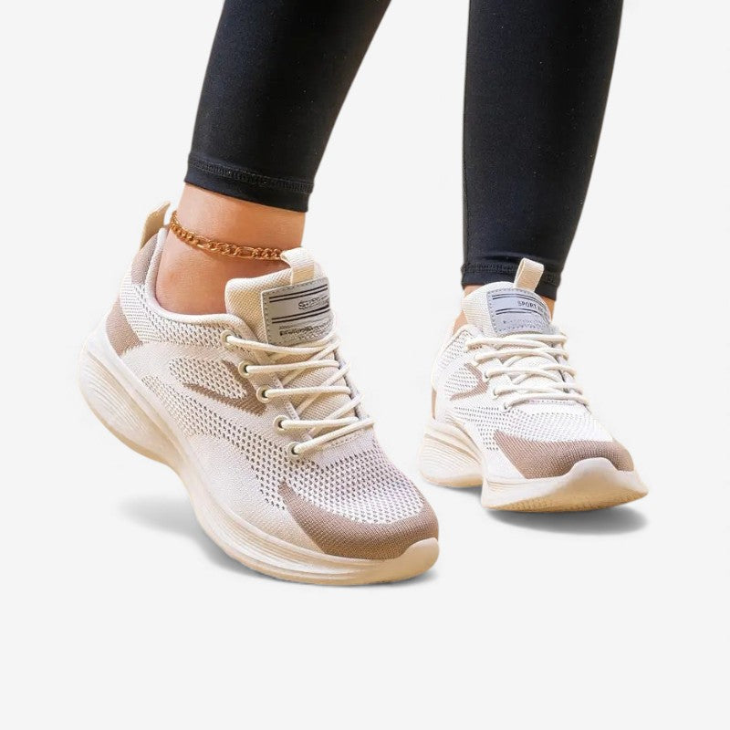 Fenna – Sneaker met ronde neus vetersluiting en antislip ontwerp