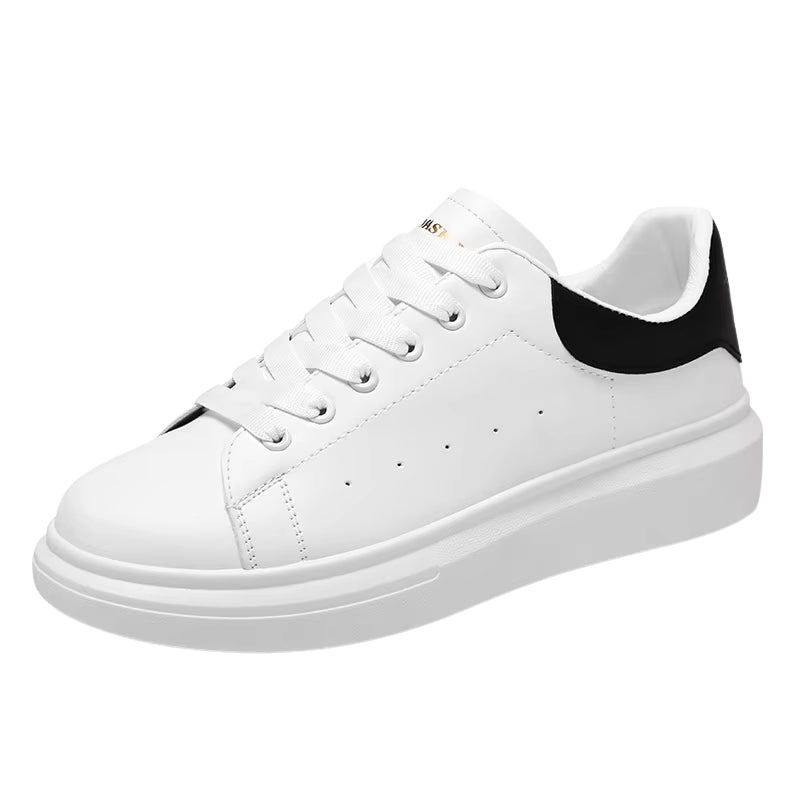 Robert – Ademend Sneakers met Vetersluiting en Ronde Teen