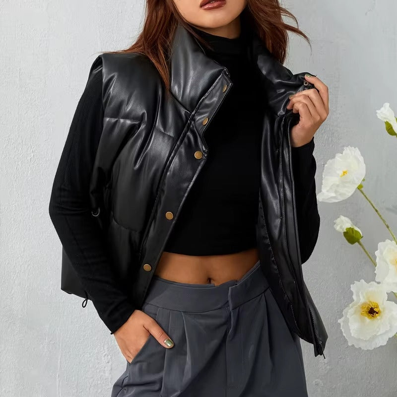 Chloe – Mouwloos Gewatteerd Vest met Knopen aan de Voorkant en Zijzakken