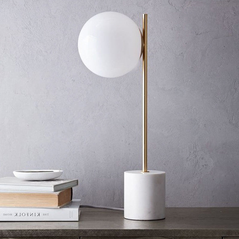 LumaGlow – Oplaadbare Bureaulamp met Ronde Bolvormige Lampenkap
