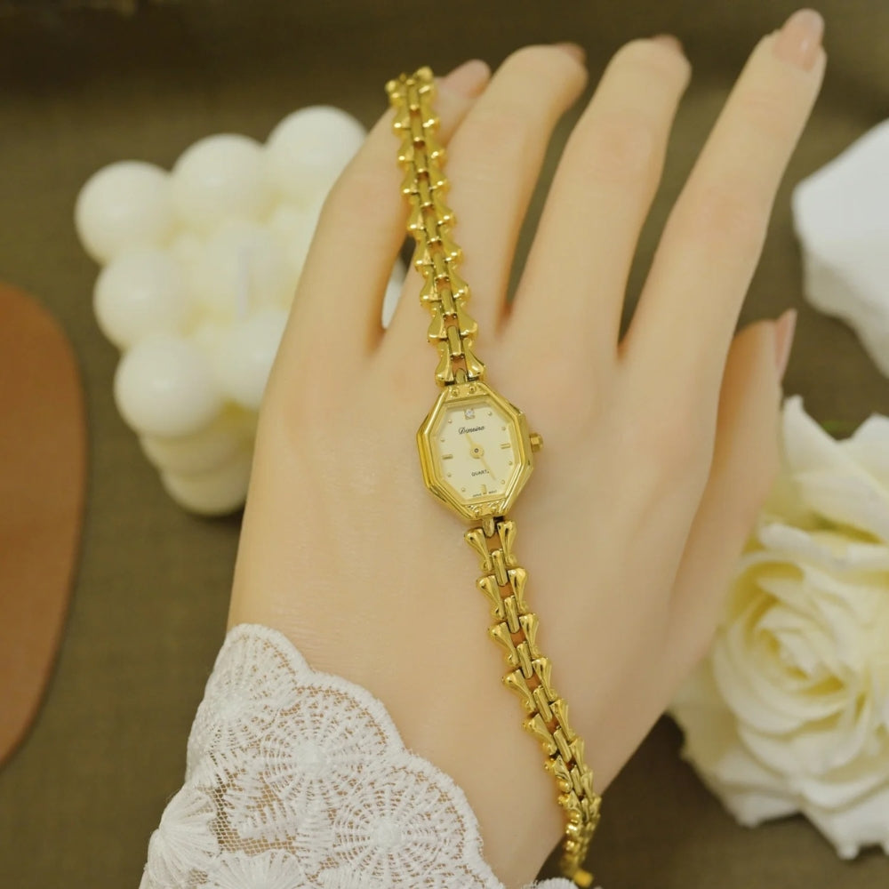 Nerina - Vierkant horloge met slanke armband en detail in de vorm van een zijknop