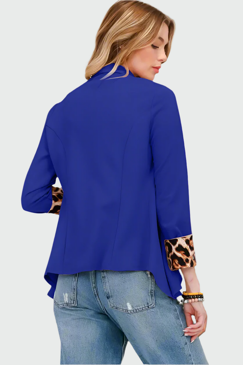 Amara - Modren open voorkant blazer met opgerolde mouwen en comfortabele pasvorm