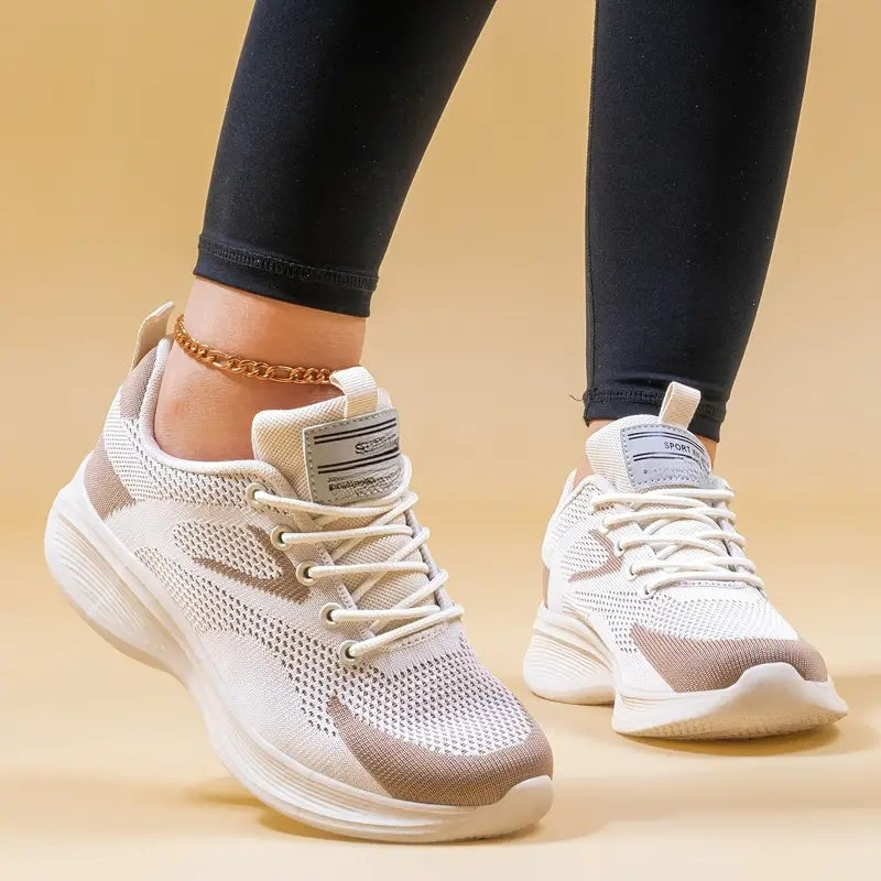 Fenna – Sneaker met ronde neus vetersluiting en antislip ontwerp