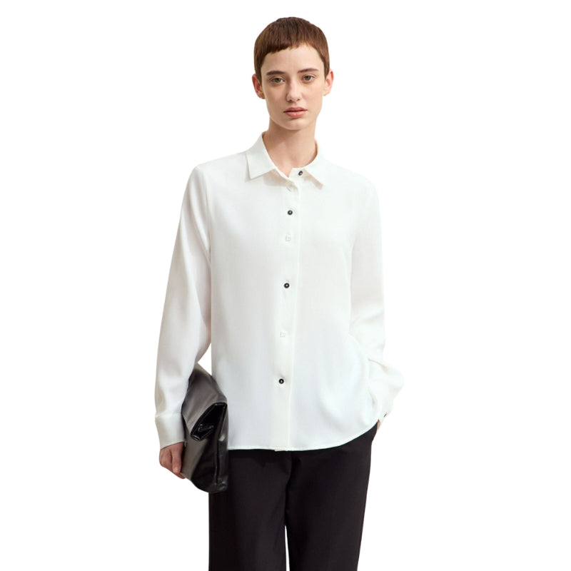 Olivia - Blouse met knoopdetails en klassieke kraag