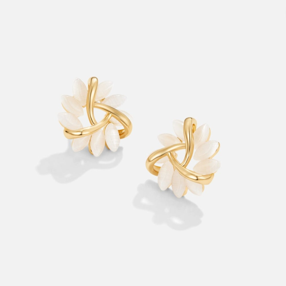 Elara – Elegantes pendientes florales con cristales y delicados detalles de hojas