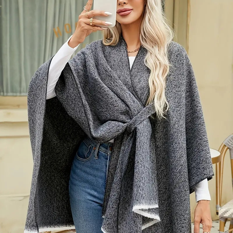 Jessica - Poncho met Schouderwikkel en Kwastjes