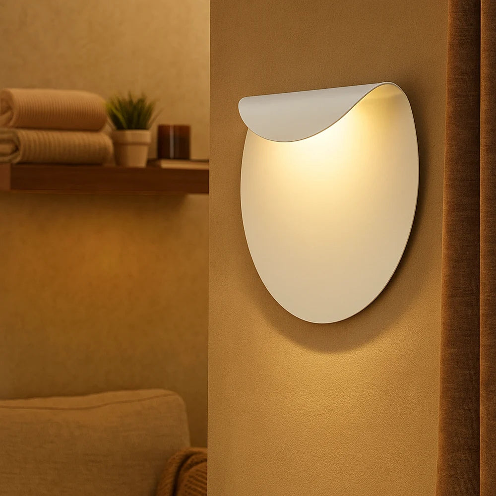 GlowNest – Wandlamp met strak silhouet en subtiele wandgloed