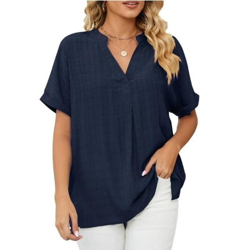 Nina – Lichte Blouse met Split V-Hals en Losse Korte Mouwen