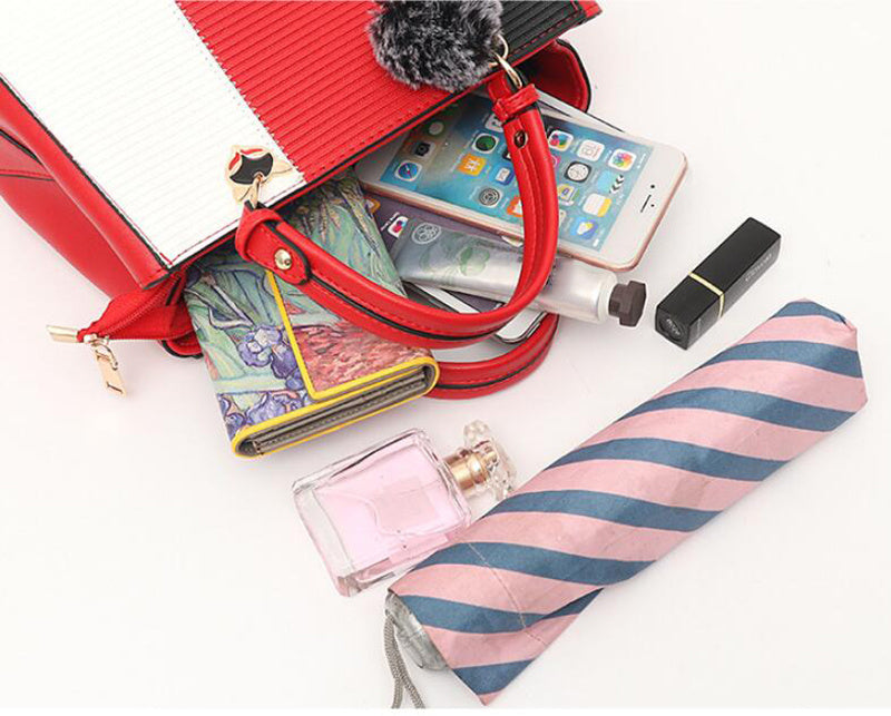 Linda – Elegante handtas van patchwork met haarbalbedeltje