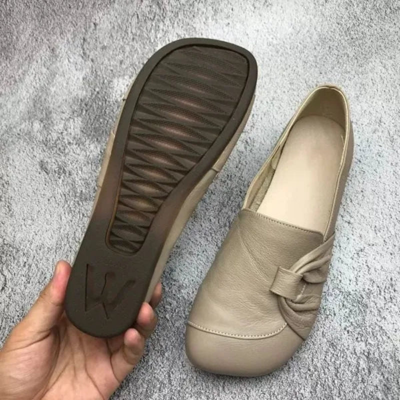 Amara - Elegante Slip On Schoenen met Afgeronde Voorkant en Ondersteunende Lage Hak