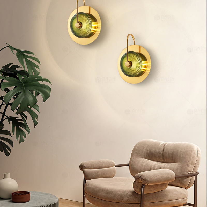 LumiVera – Wandlamp met goudafwerking en glazen kap