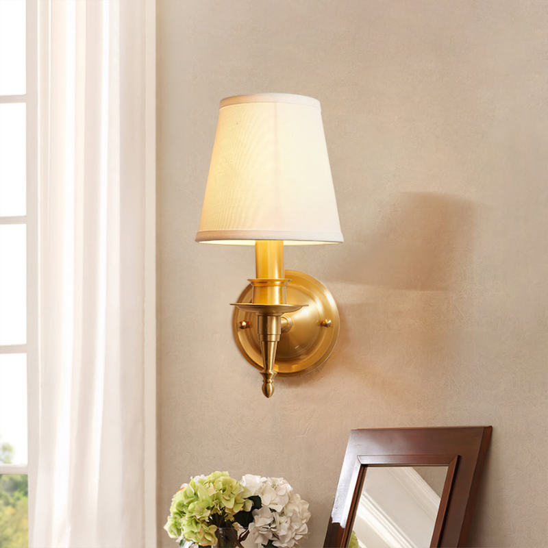 BrassicaLight – Wandlamp met linnen kap en messing afwerking