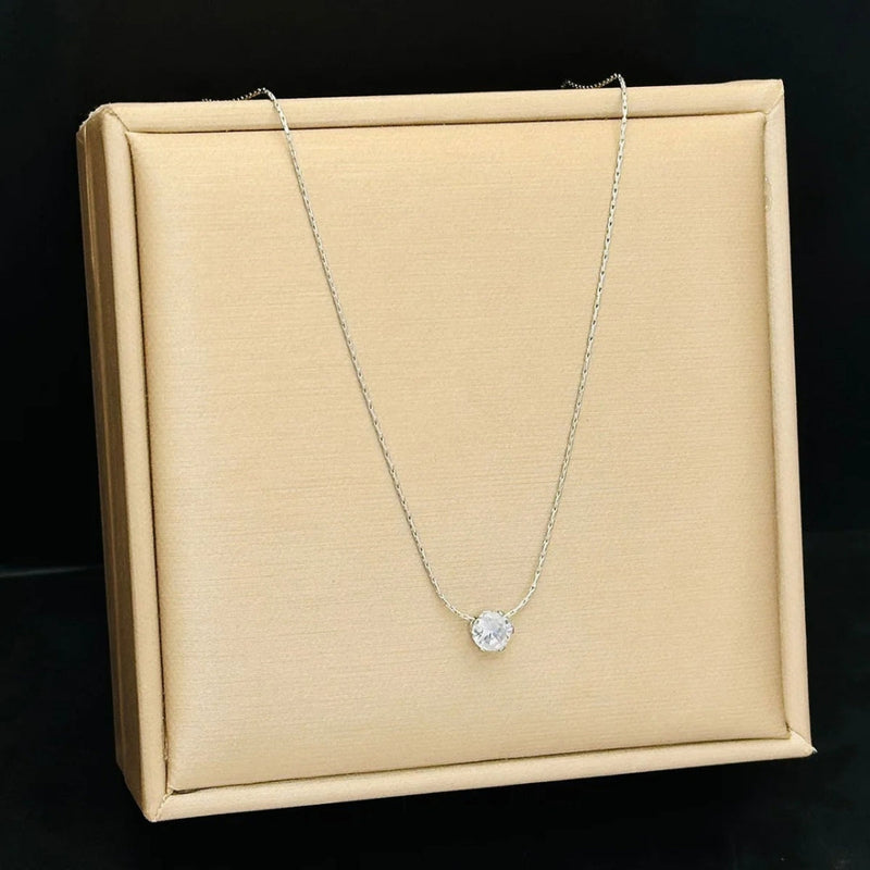 Grace – Elegante hangerketting met mini rond detail en fijn gepolijste afwerking