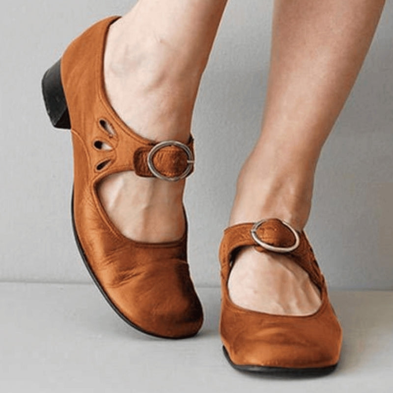 Melina - Klassieke gespschoenen met ronde voorkant en lage blokhak