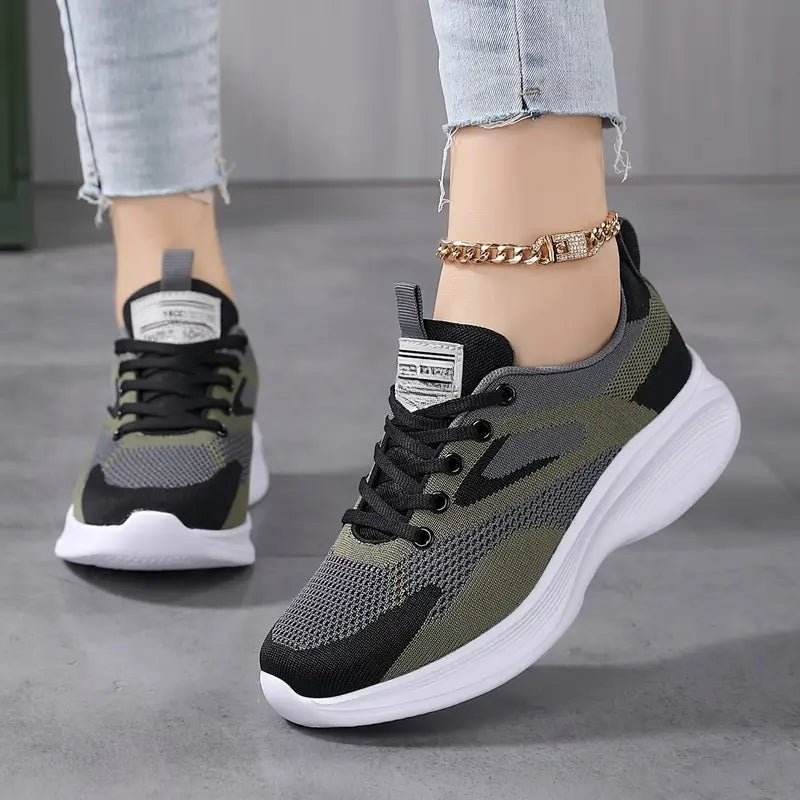 Fenna – Sneaker met ronde neus vetersluiting en antislip ontwerp