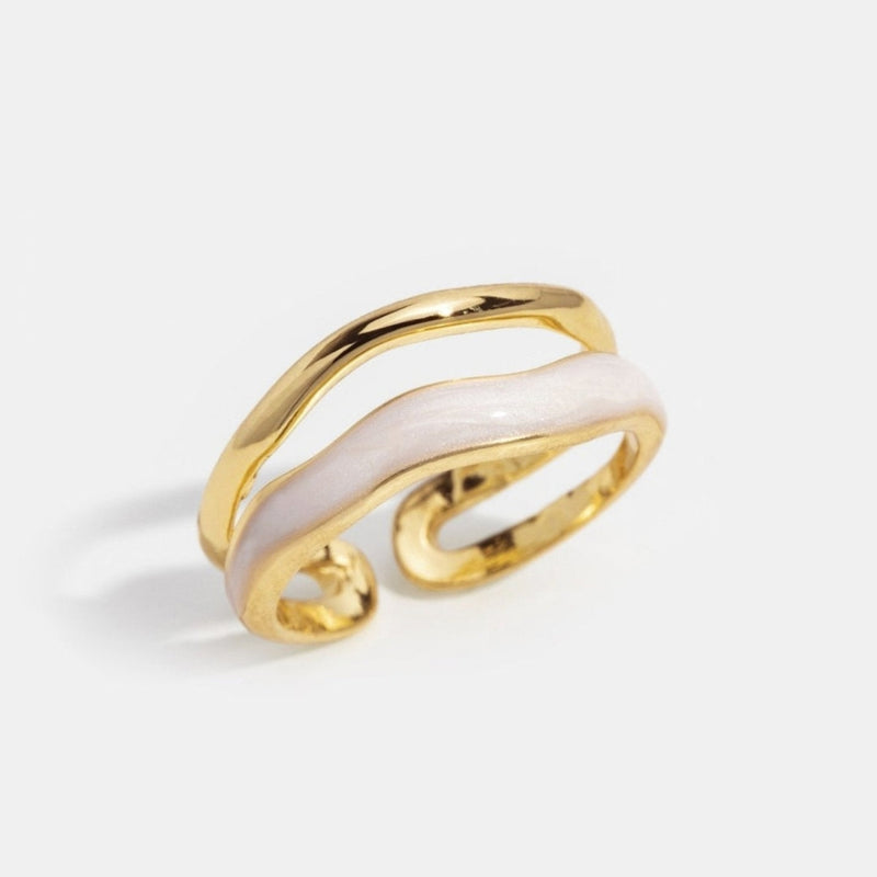 Nelia – Anillo llamativo con borde abierto elegante y diseño envolvente esculpido y audaz