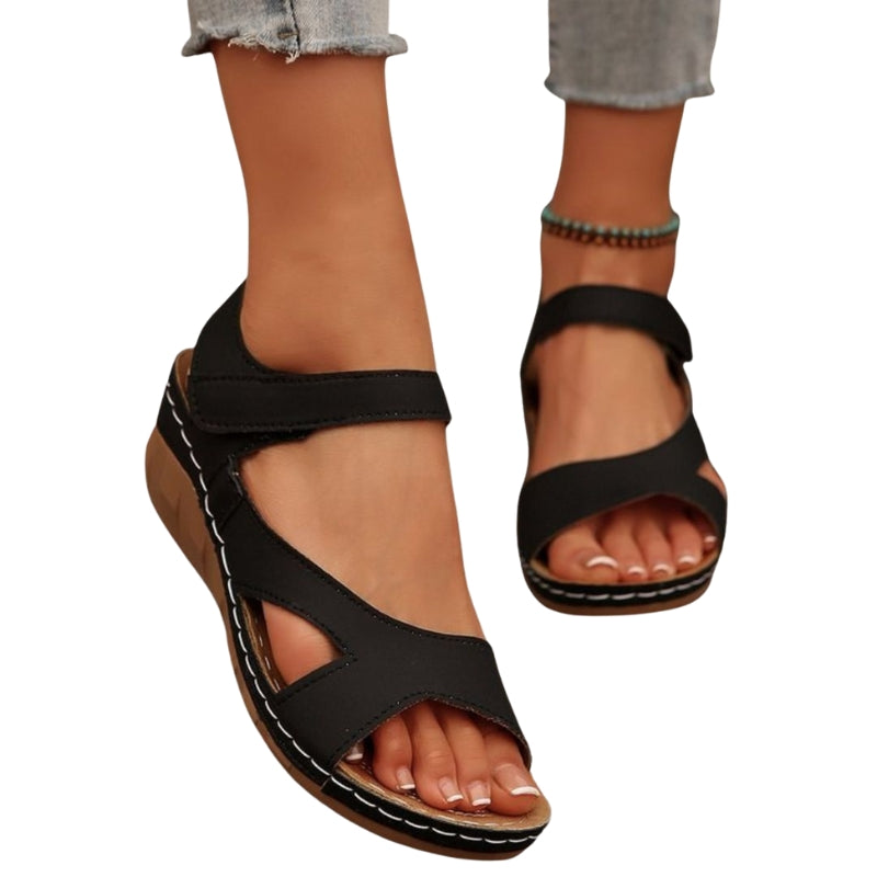 Jovana – Sleehak Sandalen met Verstelbare Bandjes en Open Teen