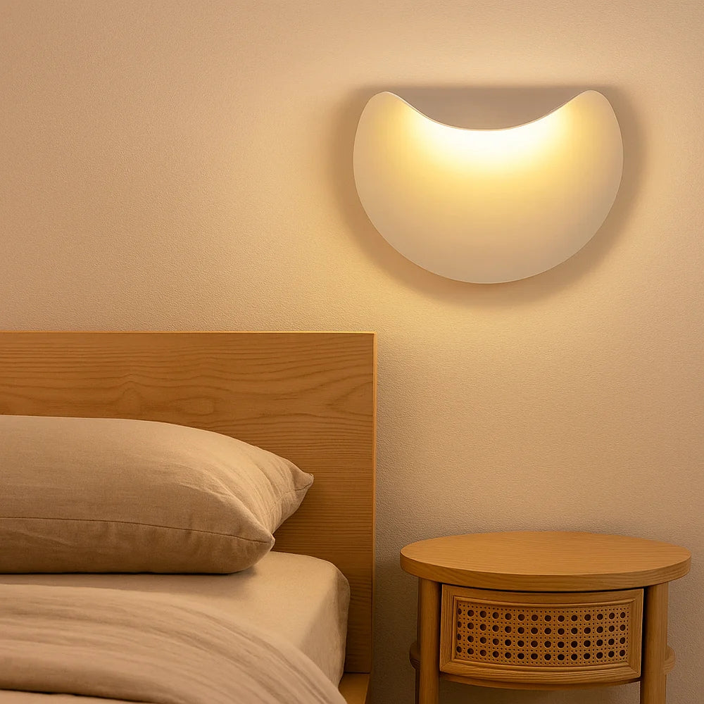 GlowNest – Wandlamp met strak silhouet en subtiele wandgloed