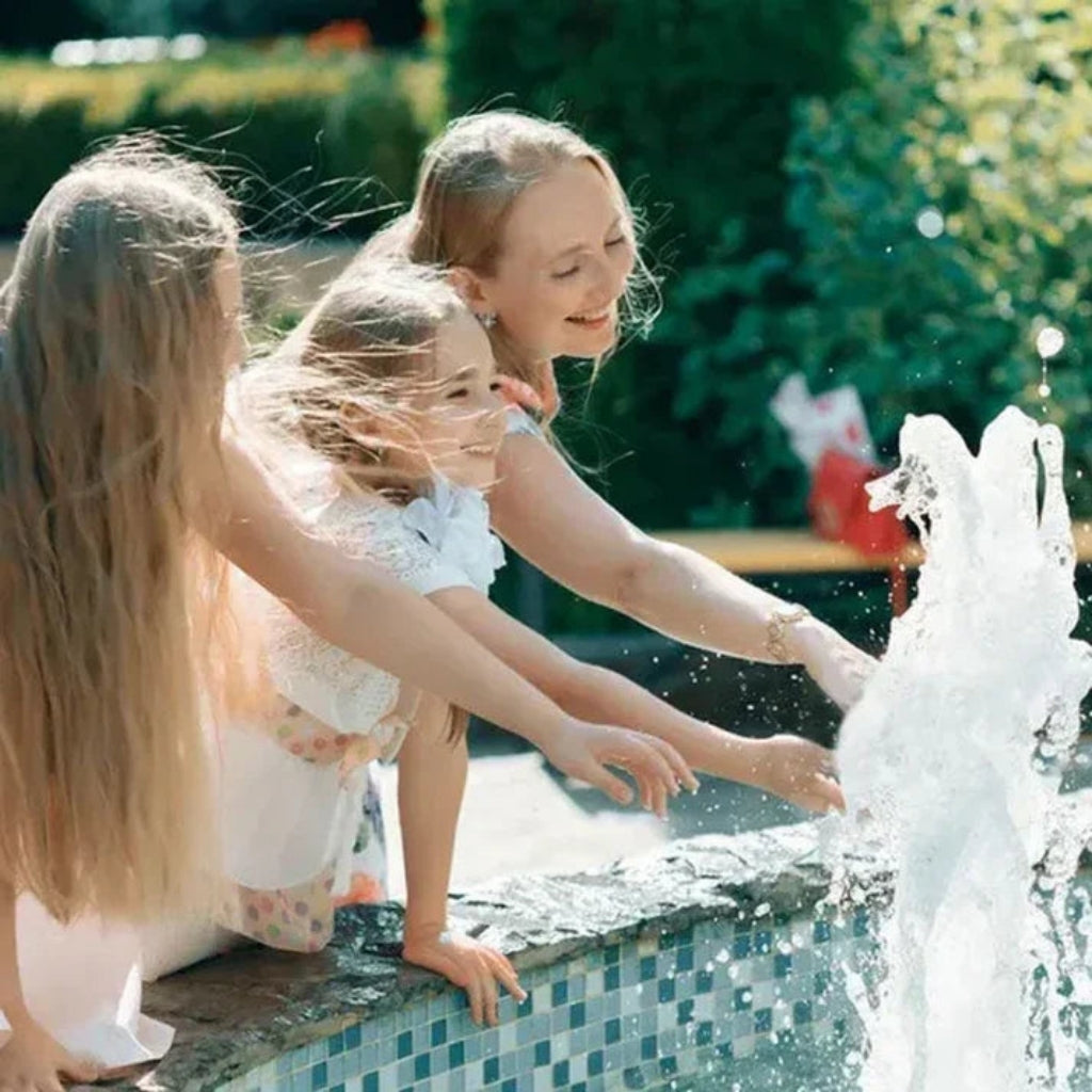 AquaFlow - Fonteinpomp met Drie Sproeiers en Verstelbare Waterstroom