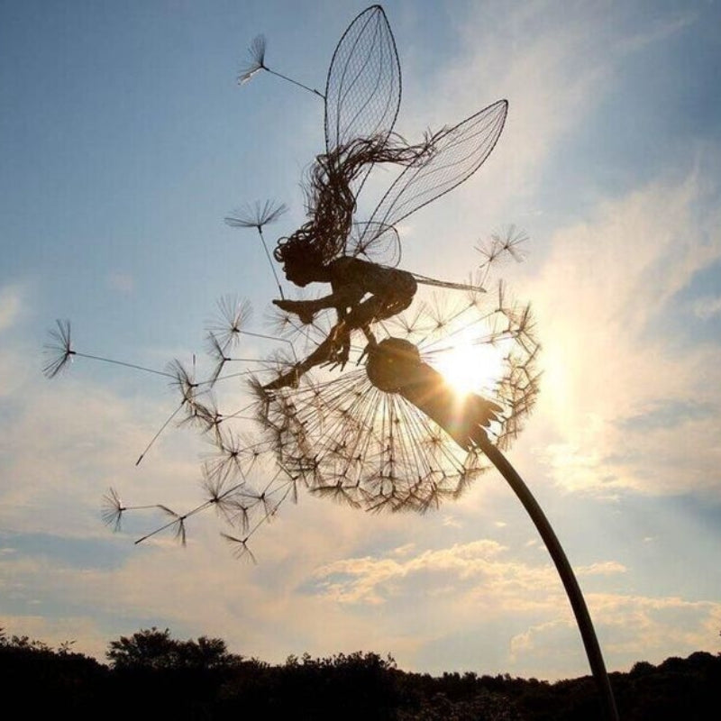 FairyBloom – Decoratief Beelden van Feeënengel met Paardenbloemontwerp