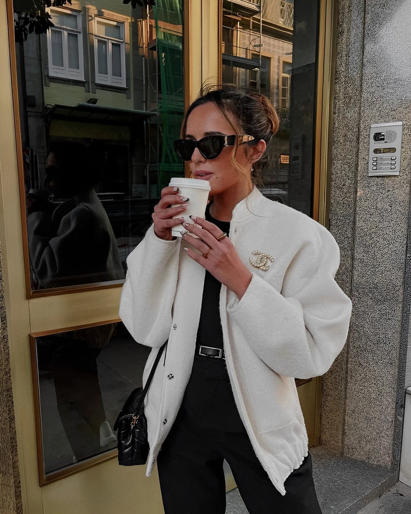 Liana - Comfortabel oversized jasje met knoopsluiting voor een trendy en warme uitstralin
