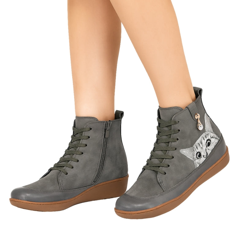 Selena – Enkellaarsjes met ronde neus en kattenmotief