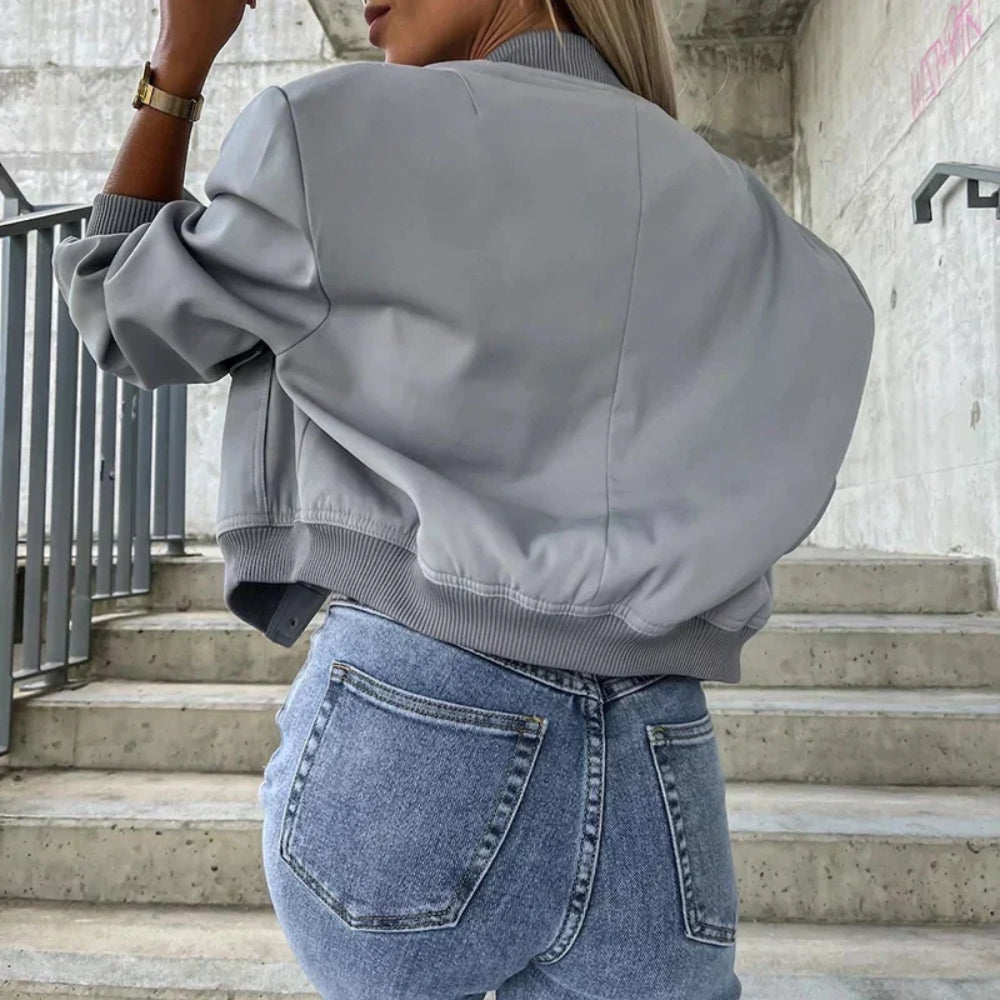 Olivia – Elegant bomberjack met klepzakken en lange mouwen