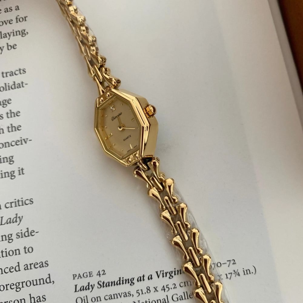 Nerina - Vierkant horloge met slanke armband en detail in de vorm van een zijknop
