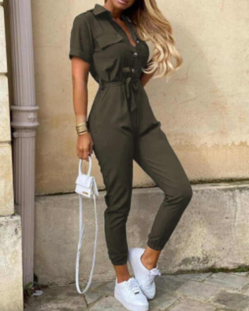 Diana – Elegante jumpsuit met wijde pijpen, knoopjes relaxte pasvorm en korte mouwen
