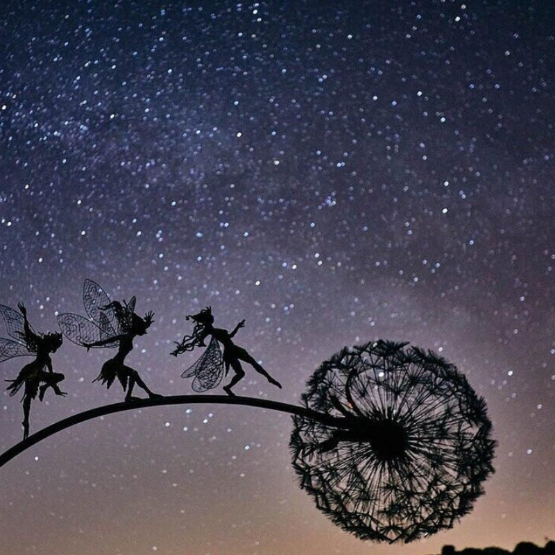 FairyBloom – Decoratief Beelden van Feeënengel met Paardenbloemontwerp