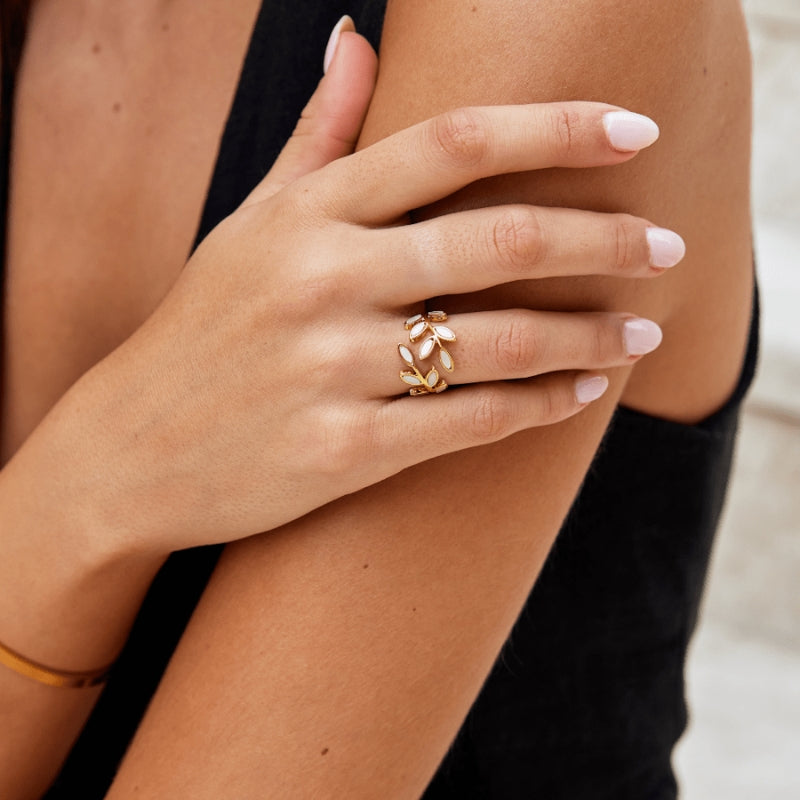 Elena – Trendy verstelbare ring met delicaat tak- en bladontwerp
