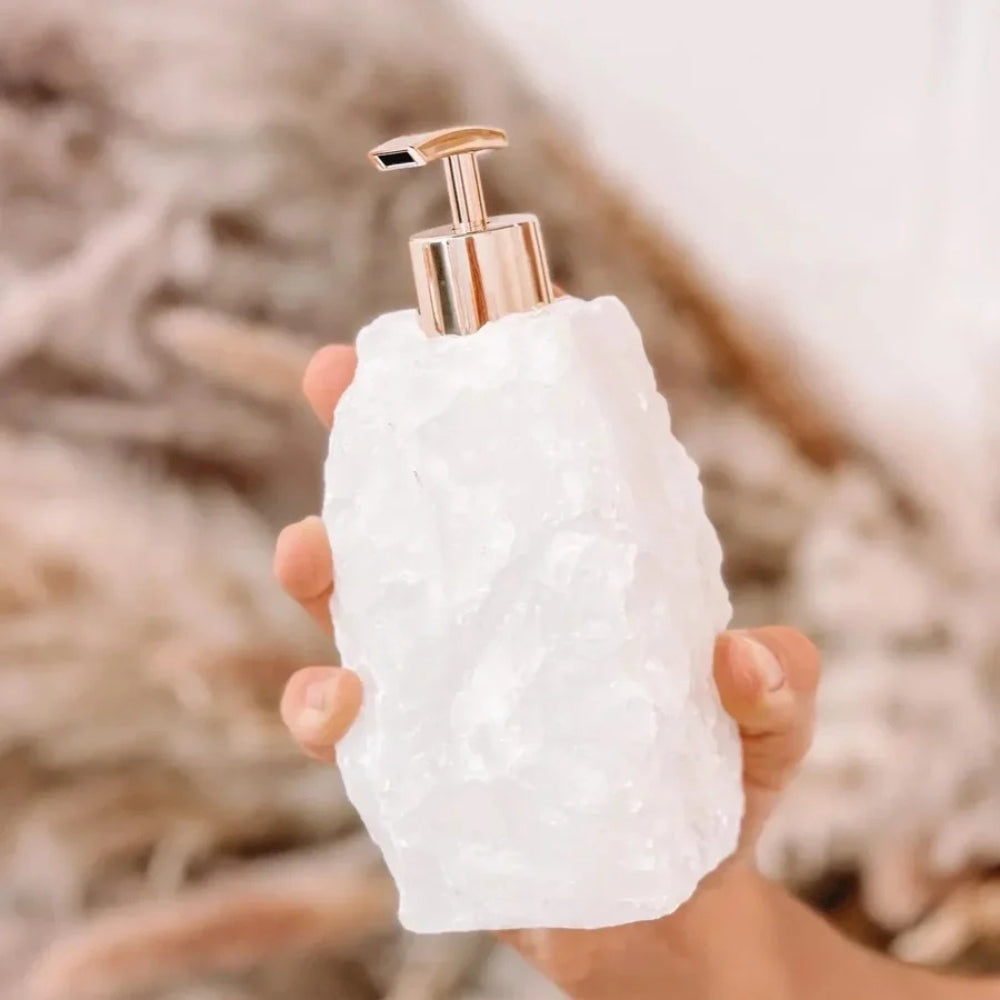 GlowMist – Geometrische zeepdispenser met gebeeldhouwde vorm en soepel werkend pompontwerp
