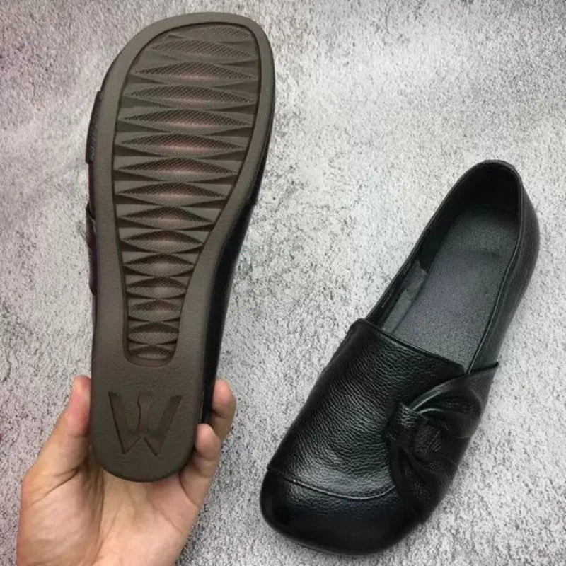 Amara - Elegante Slip On Schoenen met Afgeronde Voorkant en Ondersteunende Lage Hak
