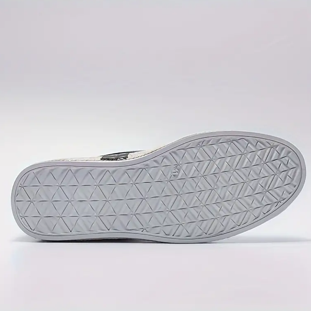 Aiden - Slip-On schoenen met gestructureerd bovenwerk en stevige zool