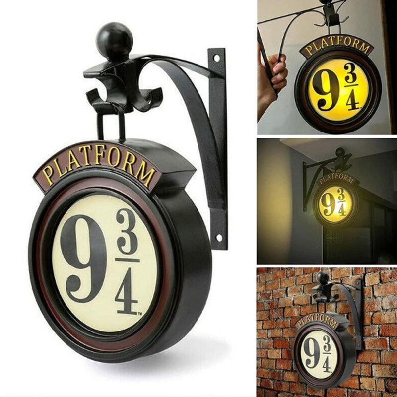 GlowSign – Verlichte platformlamp met iconische nummerweergave en magisch wandaccent