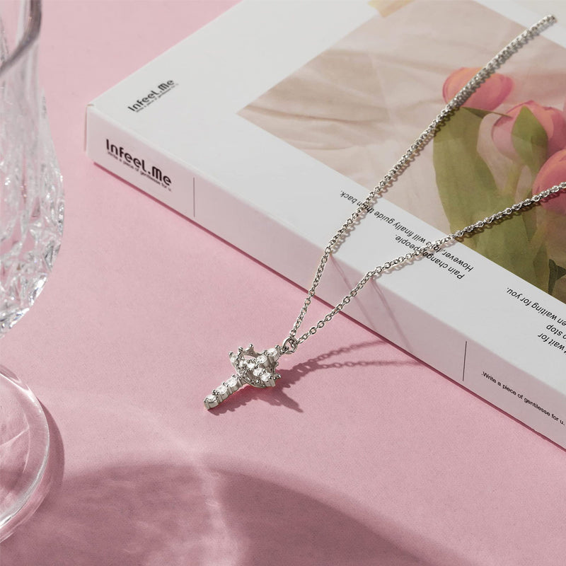 Sophia – Hangerketting met Kroon- en Kruismotief en Verstelbare Sluiting