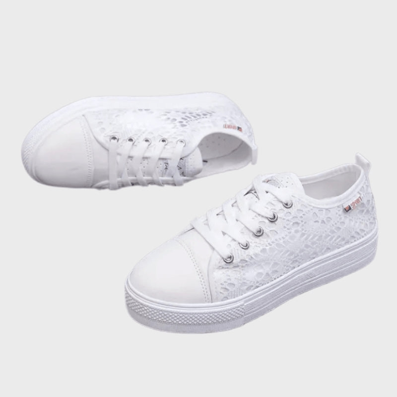 Emilia – Laag Gesneden Veterschoenen met Zijdetails en Veilige Pasvorm