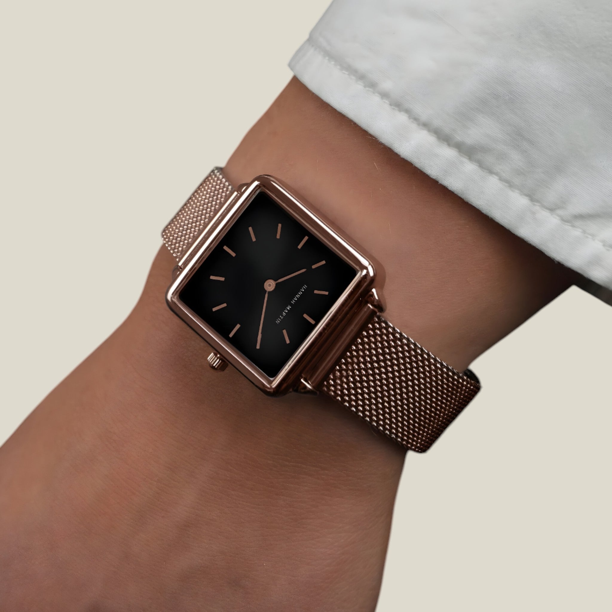 Nora - Tijdloos Rose Goud Vierkant Horloge Met Zwarte Wijzerplaat En Mesh Armband