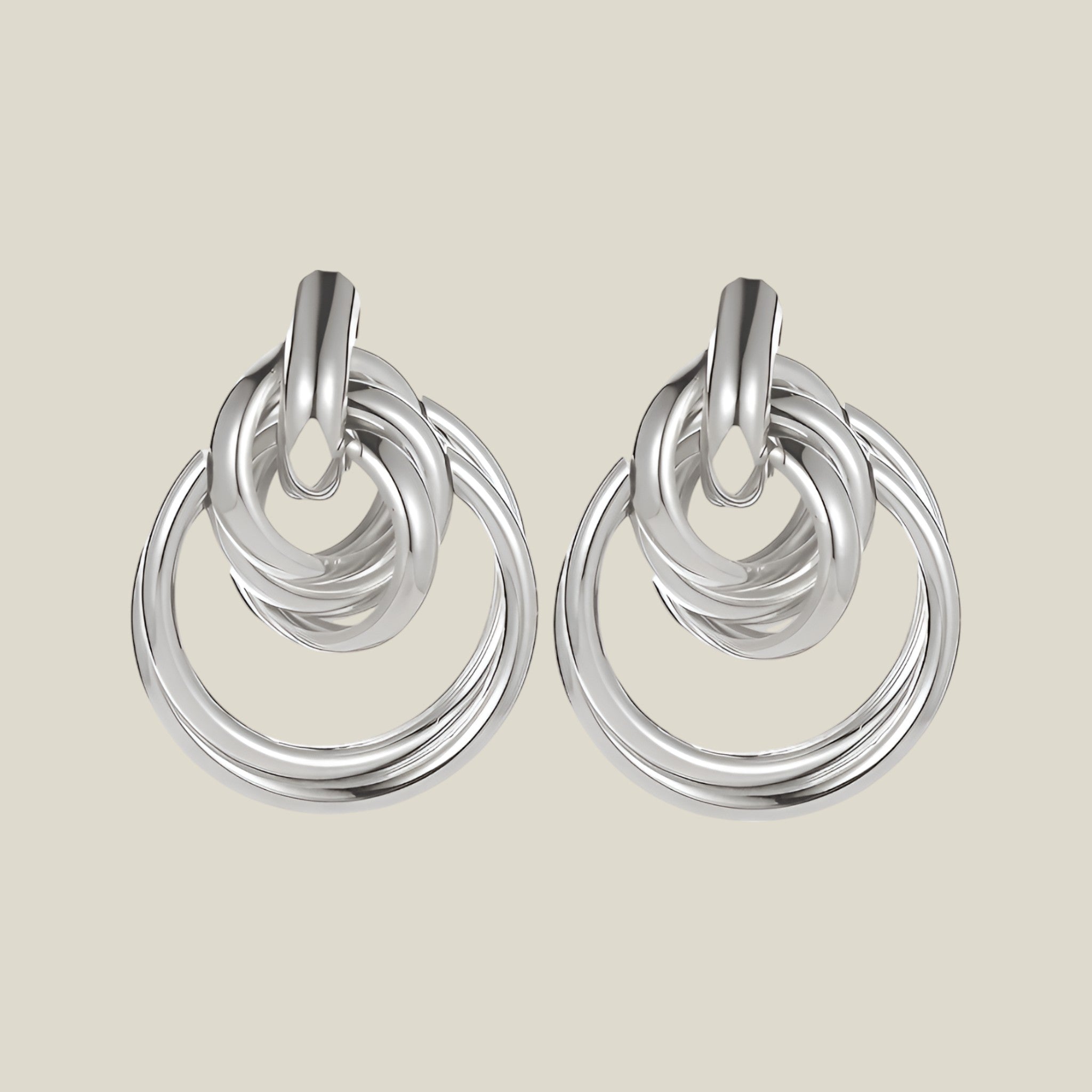 Julia - Elegante 14K vergulde oorbellen met een gedurfde combinatie van verfijning en edge