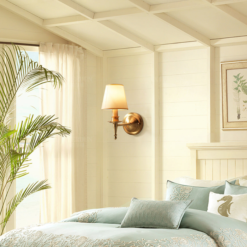 BrassicaLight – Wandlamp met linnen kap en messing afwerking