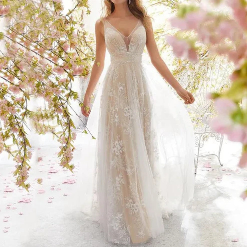 Lena – Elegante lange jurk met diepe V-hals en hoog geplooide tailledetail