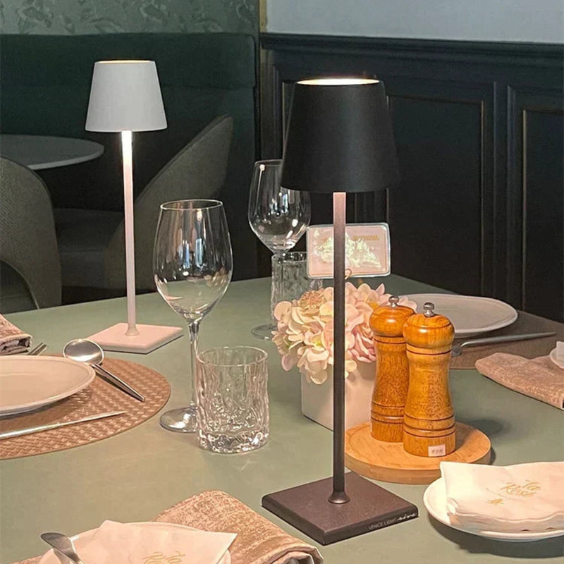 LumiGlow - Moderne draadloze tafellamp met instelbare helderheid en slank ontwerp