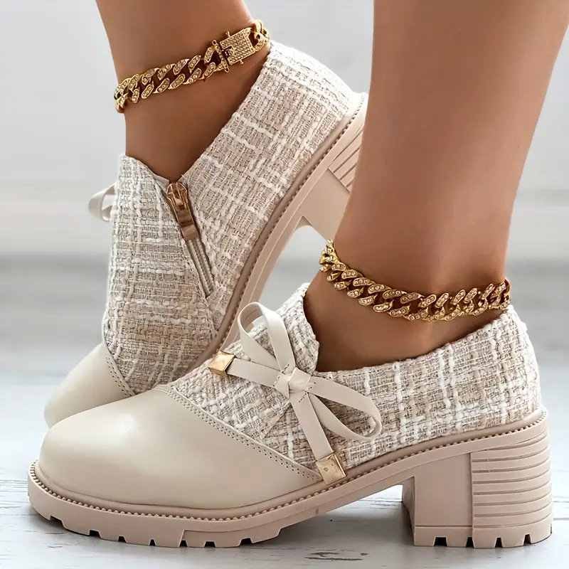 Clara – Leren Schoenen met Dikke Hak in Klassiek Design
