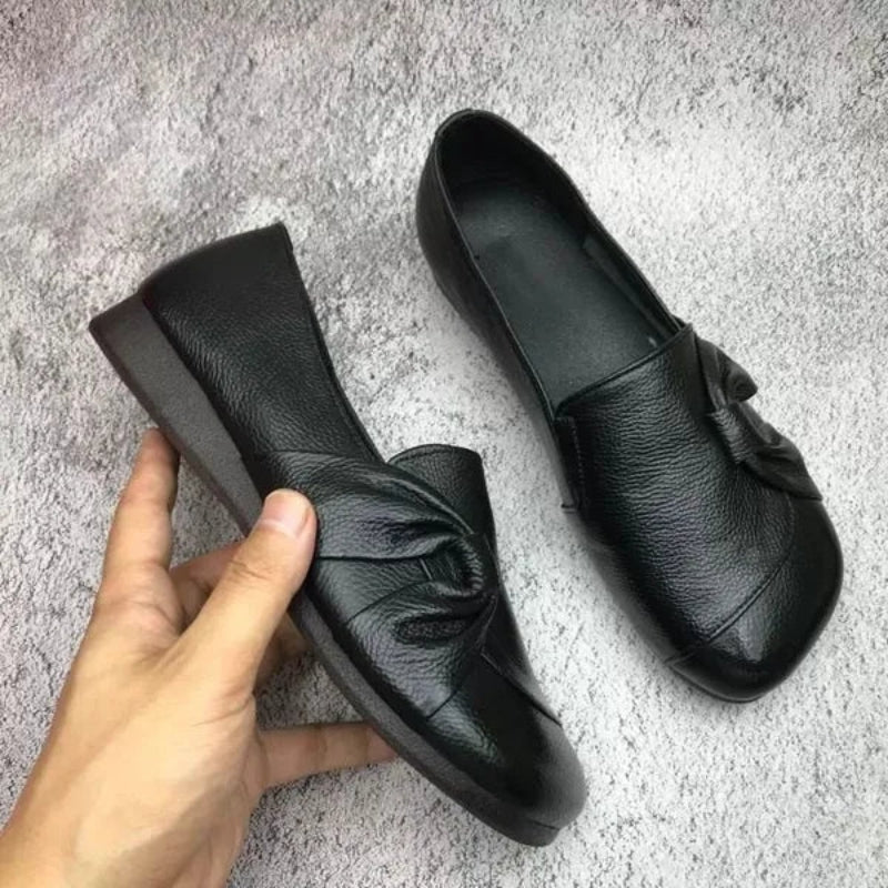 Amara - Elegante Slip On Schoenen met Afgeronde Voorkant en Ondersteunende Lage Hak