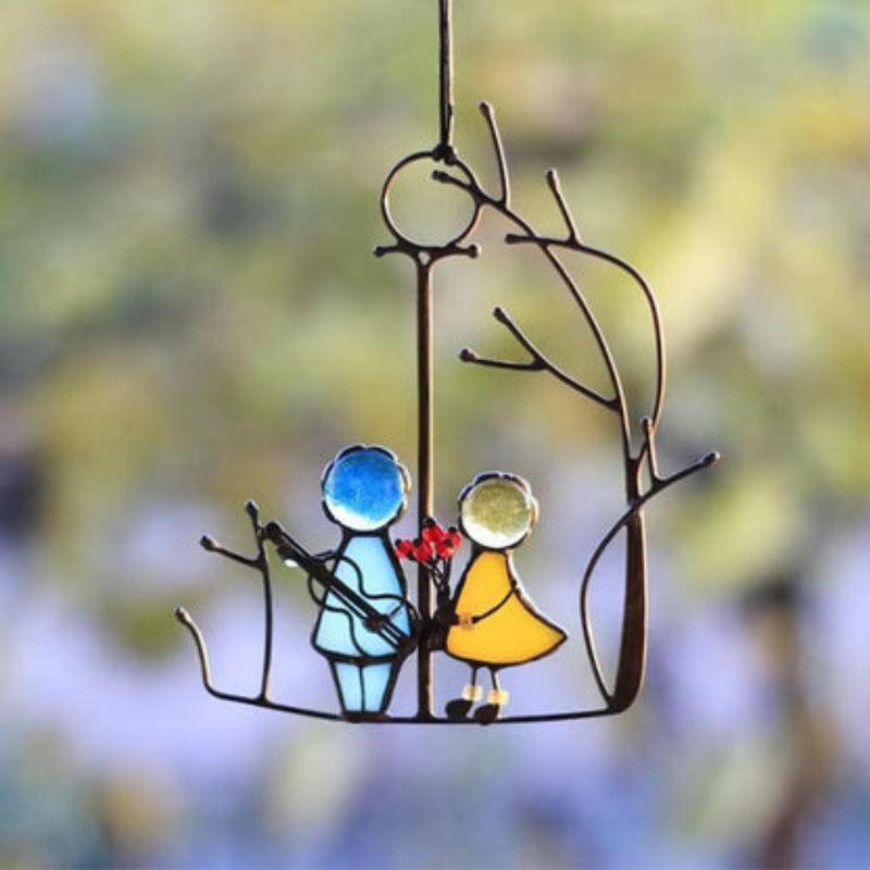 JoyWeld – Speelse hangende kunst met speelse figuren en kleurrijke decoratieve accenten