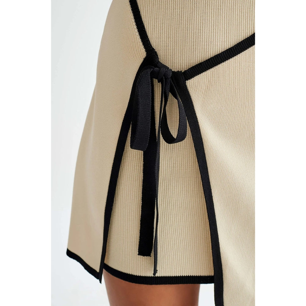 Siena – Strapless mini-jurk met tailleband en verstelbare pasvorm