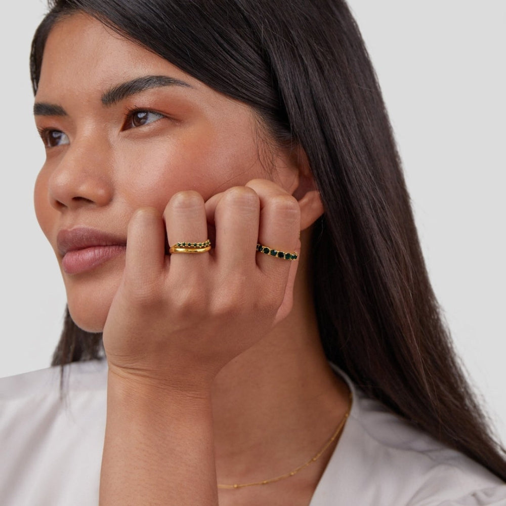Rhea – Anillo redondo audaz con pieza resistente al agua y llamativa