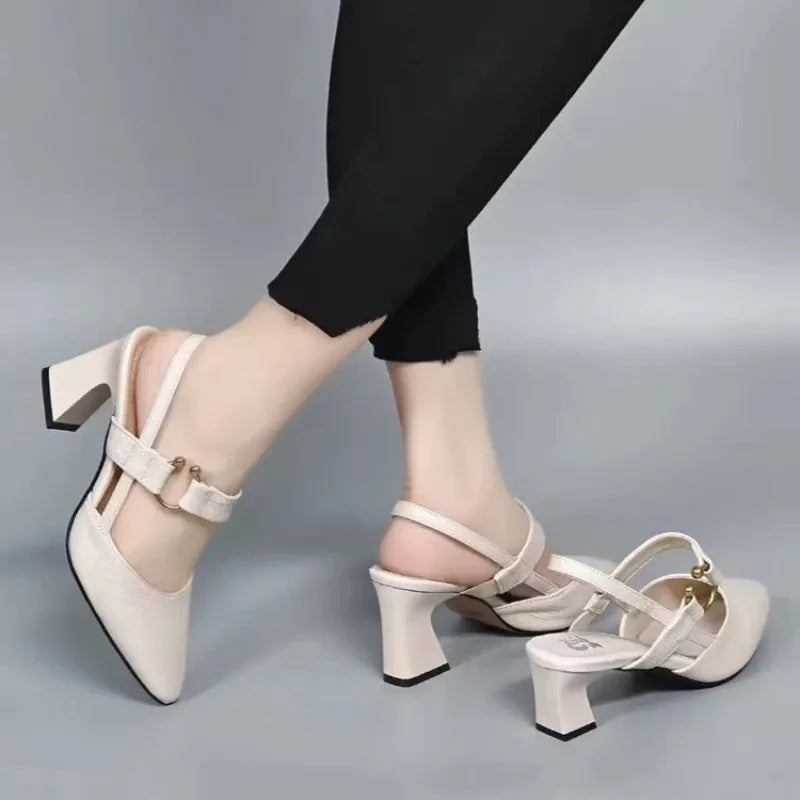 Naomi - Slingback sandalen met puntneus en blokhak