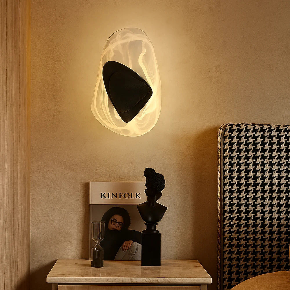 LumeEdge – Wandlamp met modern frame en gerichte verlichting