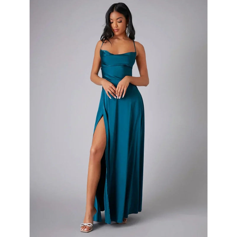 Avani – Elegante maxi-jurk met zijsplit en verstelbare bandjes